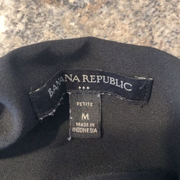 Banana Republic petite black sleeveless notch blouse medium - Picture 6 of 7